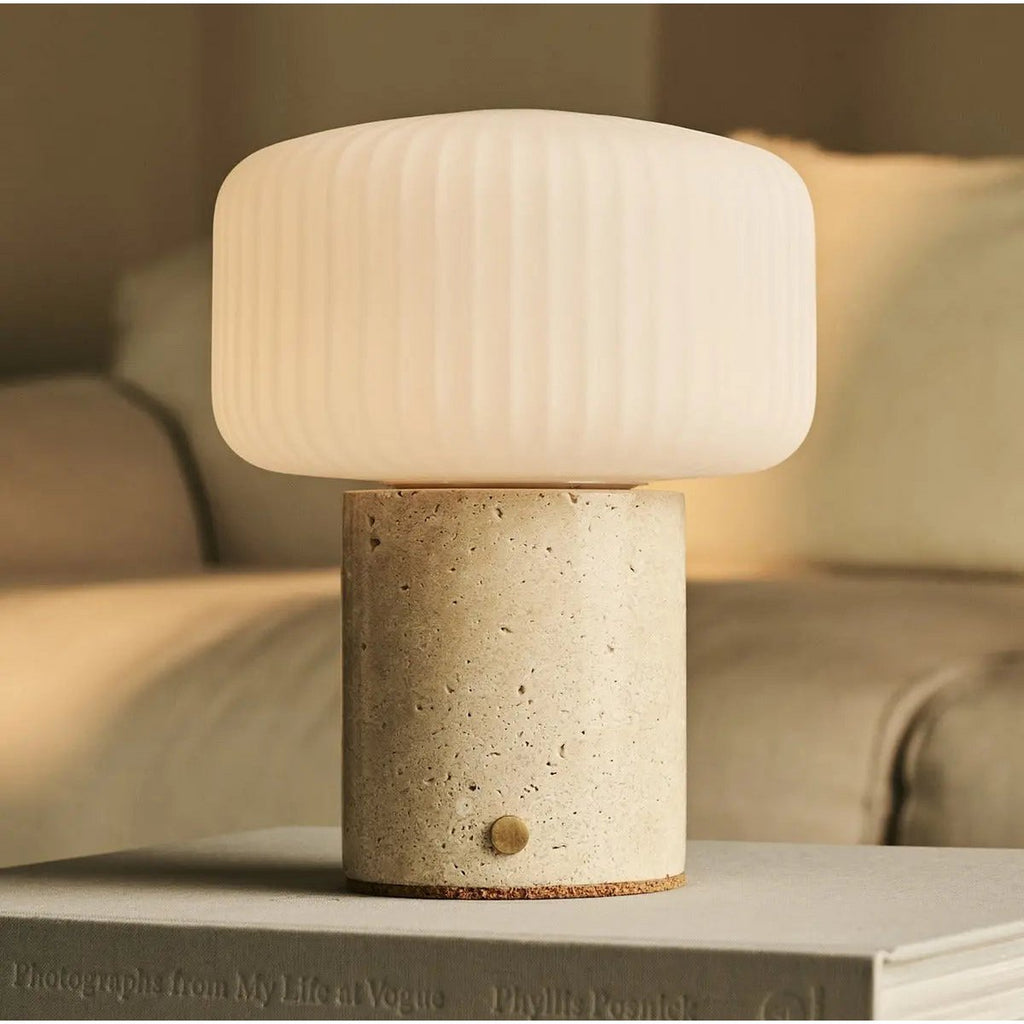 Renoir Beige / Travertino Classico - Travertine oplaadbare tafellamp - draadloos, USB oplaadbaar en tot 100 uur verlichting