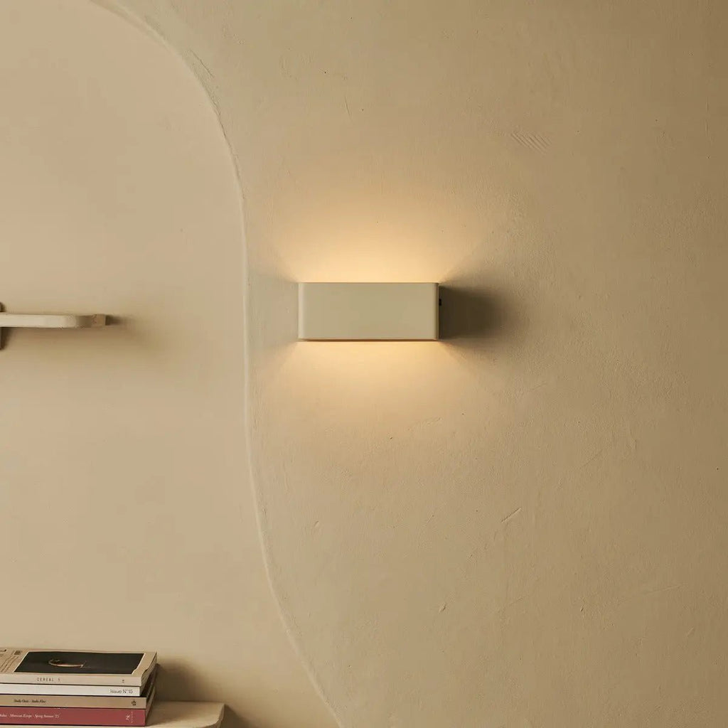 Tessa Vanilla draadloze wandlamp inclusief afstandsbediening, 20 lichte modi, dimable, magnetisch suspensiesysteem en met bewegingssensor