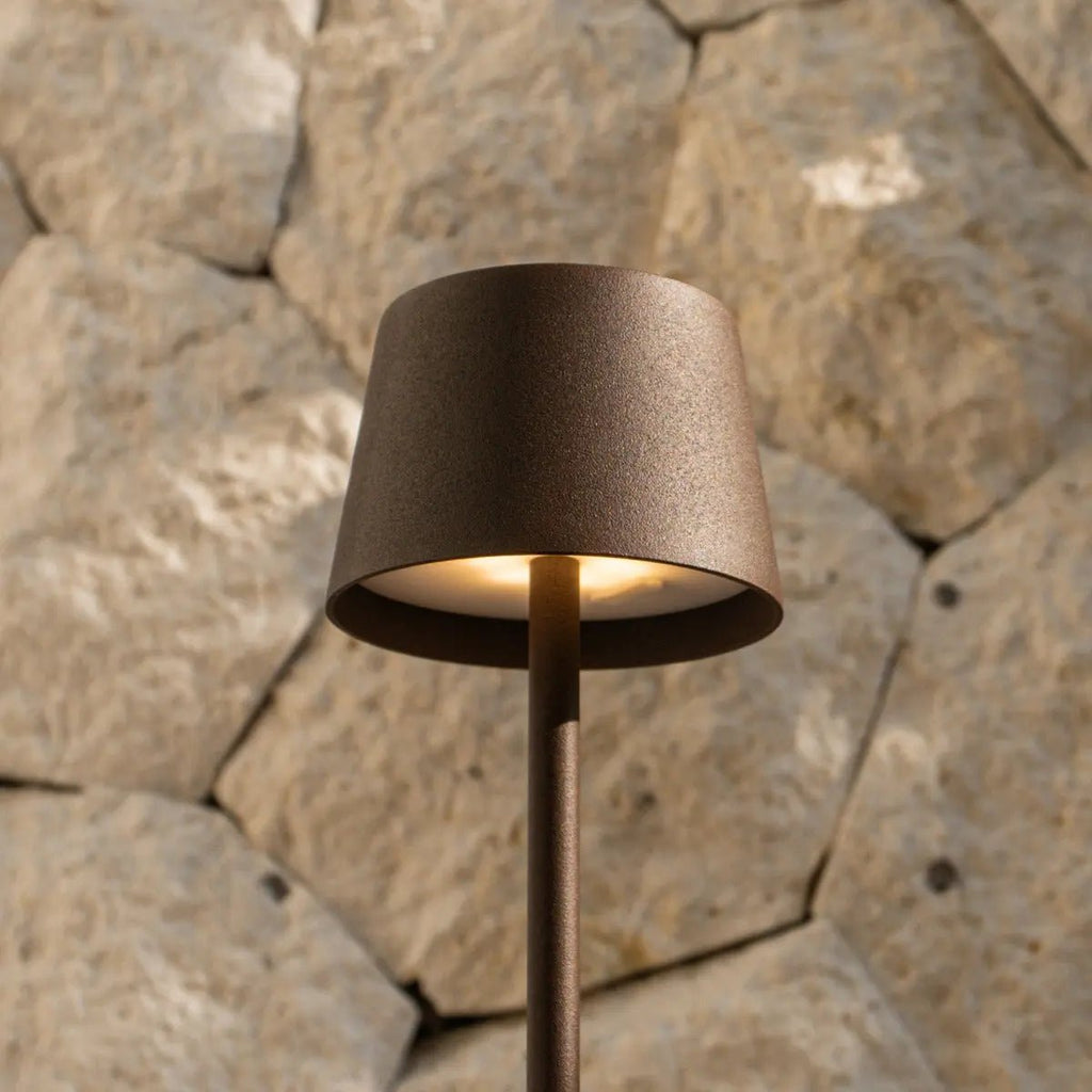 Vondel Mocha Brown oplaadbare en draadloze lamp perfect voor horeca -industrie - draadloos oplaadbaar via laadstation