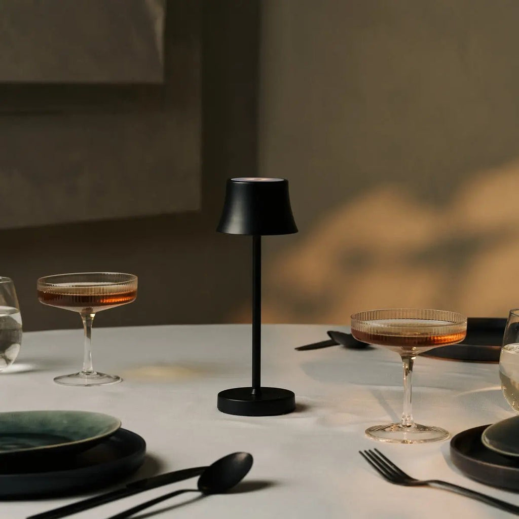 Combi Set Professional-4 X de Pijp Mini Midnight Black oplaadbare tafellampen & 1 x Amstel Wireless Laying Station met Qi-Technology