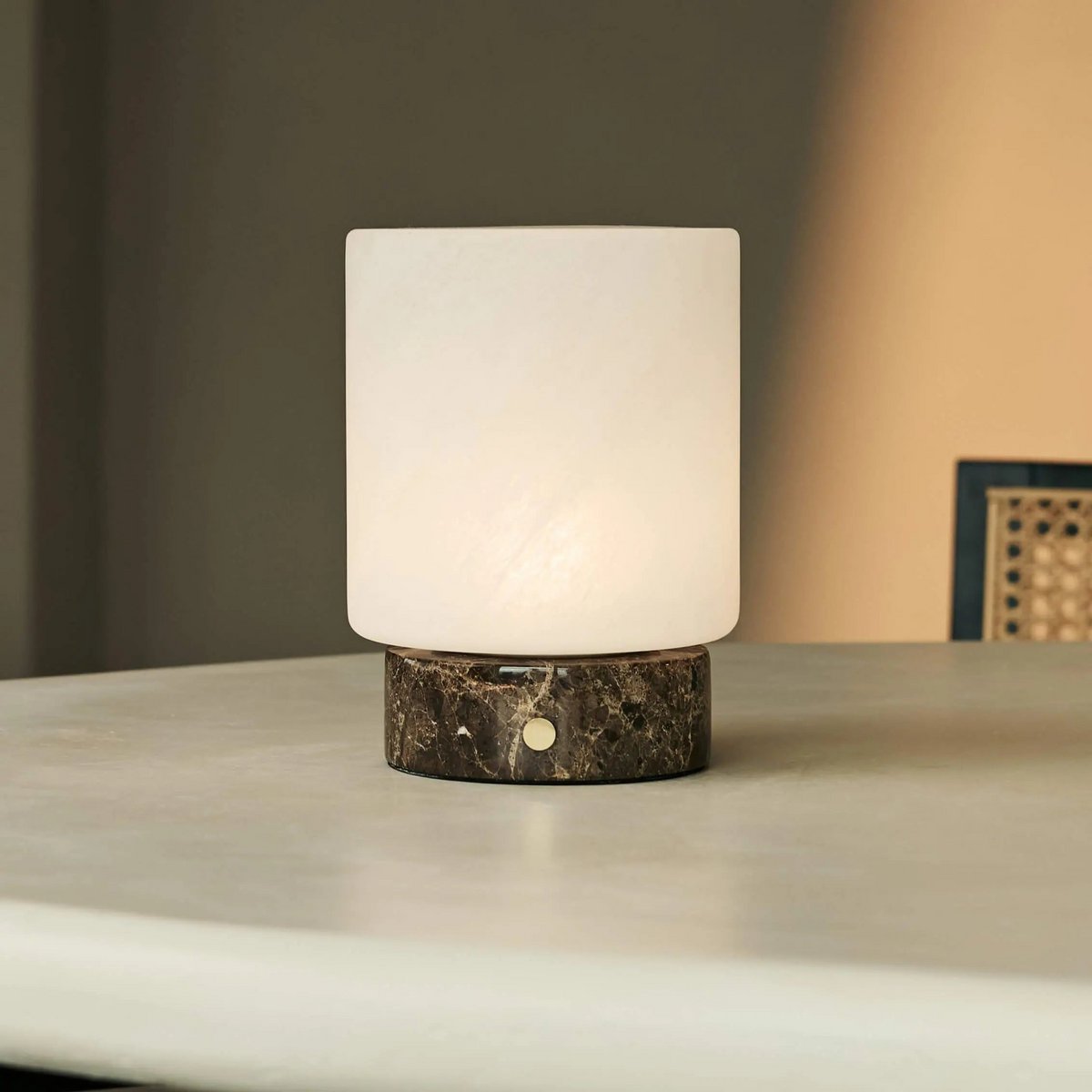 Gierstbruin / emperador donker - marmeren oplaadbare tafellamp - 3 lichte modi, draadloos en met glazen verwisselbare lampenkap