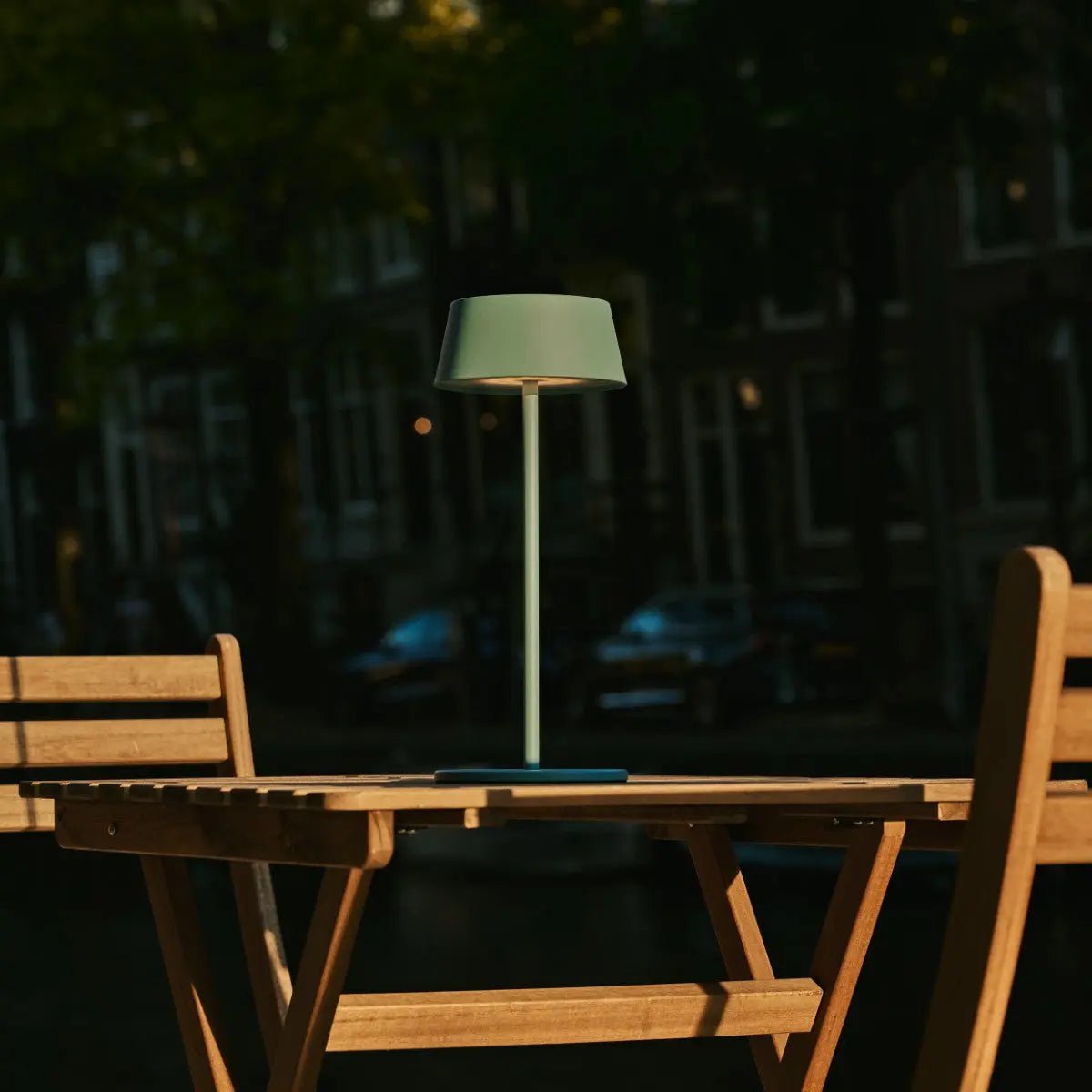 Hugo Amsterdams Blauwe Oplaadbare Ijzeren Tafellamp - Dimbaar, Stijlvol & Snoerloos