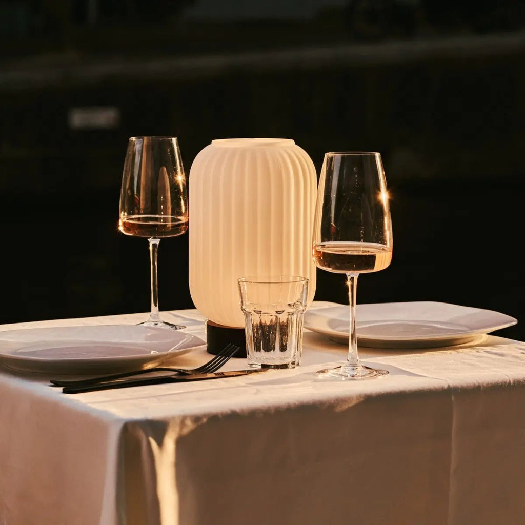 Lilly donkerbruin unieke oplaadbare lamp - matglaslamp, houten basis, dimable, 3 lichte modi