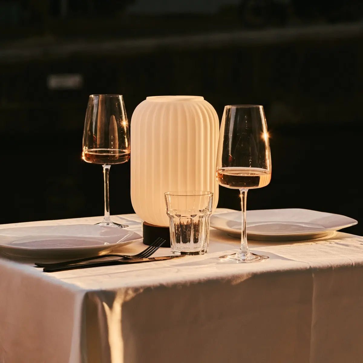 Lilly donkerbruin unieke oplaadbare lamp - matglaslamp, houten basis, dimable, 3 lichte modi