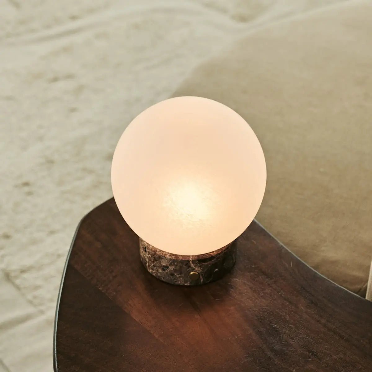 Heem Brown / Emperador Dark - Marmeren oplaadbare tafellamp - 3 lichte modi, draadloos en met glazen verwisselbare lampenkap