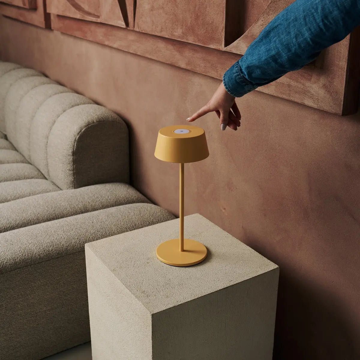 Hugo Amber gele oplaadbare ijzeren tafellamp - dimbaar, stijlvol en draadloos