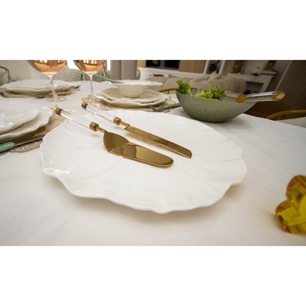 Presentatieplaat / witte bloemschotel 35 cm