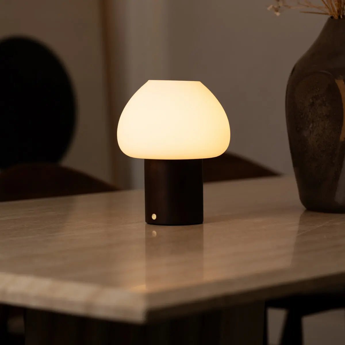 Fynn Donkerbruine Houten Lamp – Oplaadbaar & Dimbaar Licht