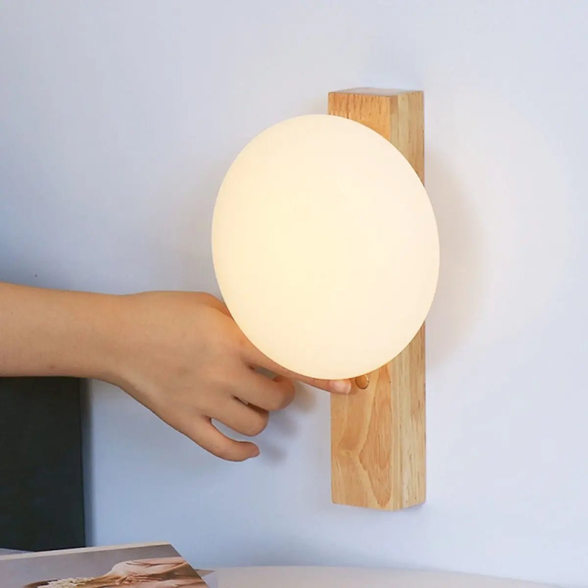 Matthew lichtbruin stijlvol houten draadloze wandlamp - oplaadbaar en dimpelbaar