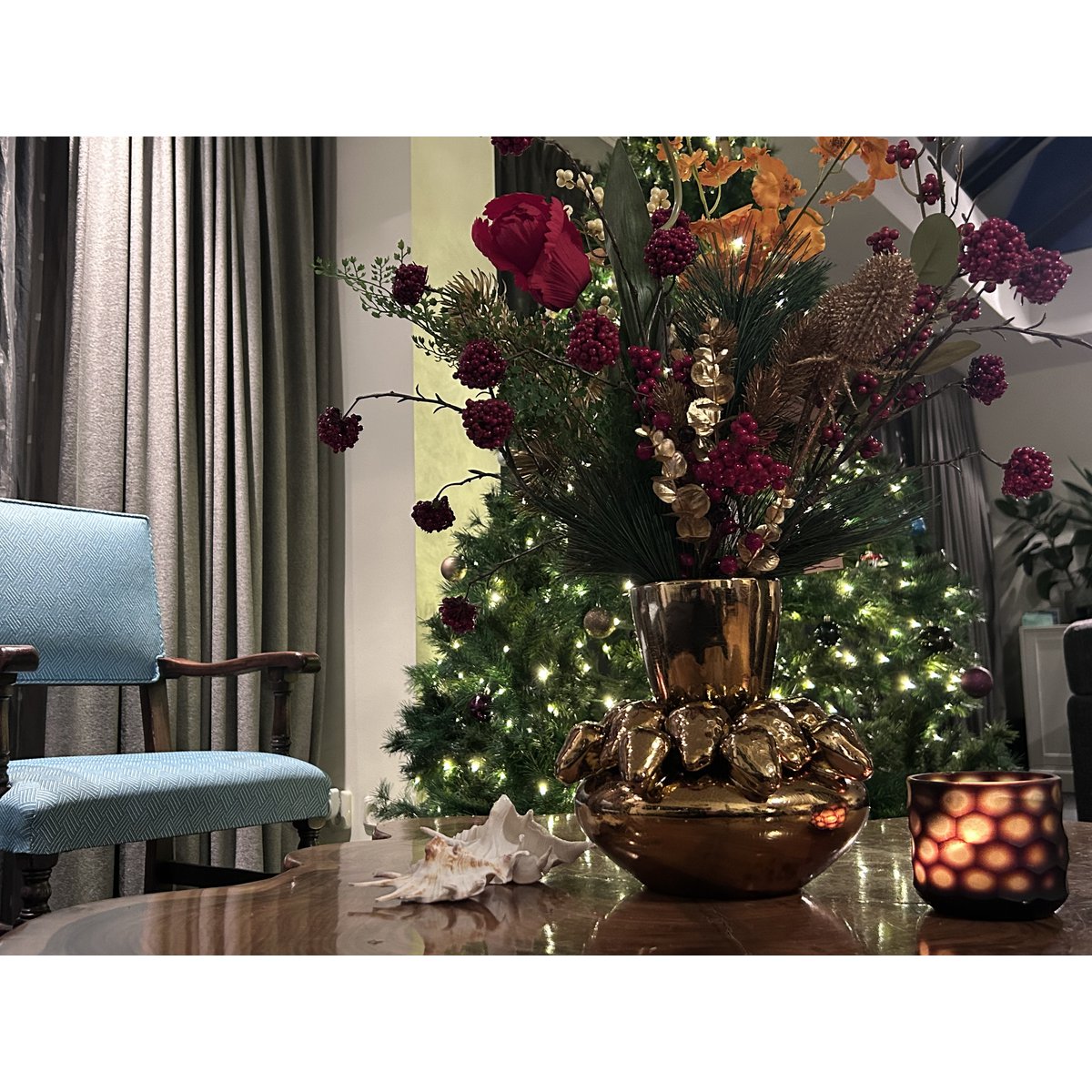 Hand Made Golden Strawberry size:22*23 Hoog