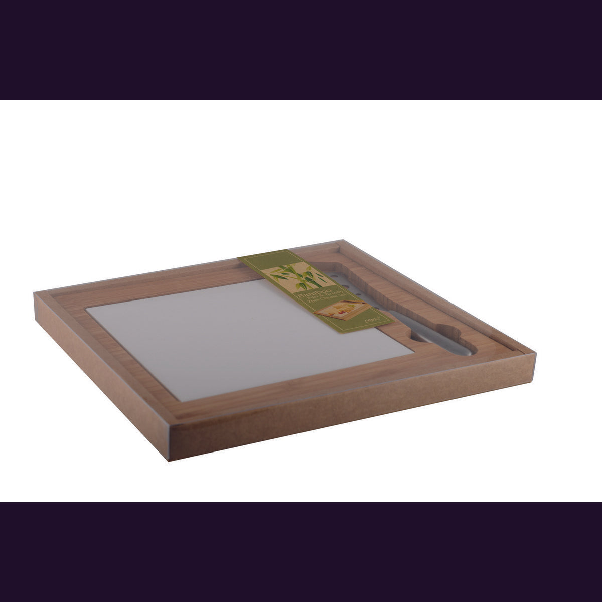 Bamboe kaasbord en porselein met roestvrijstalen mes