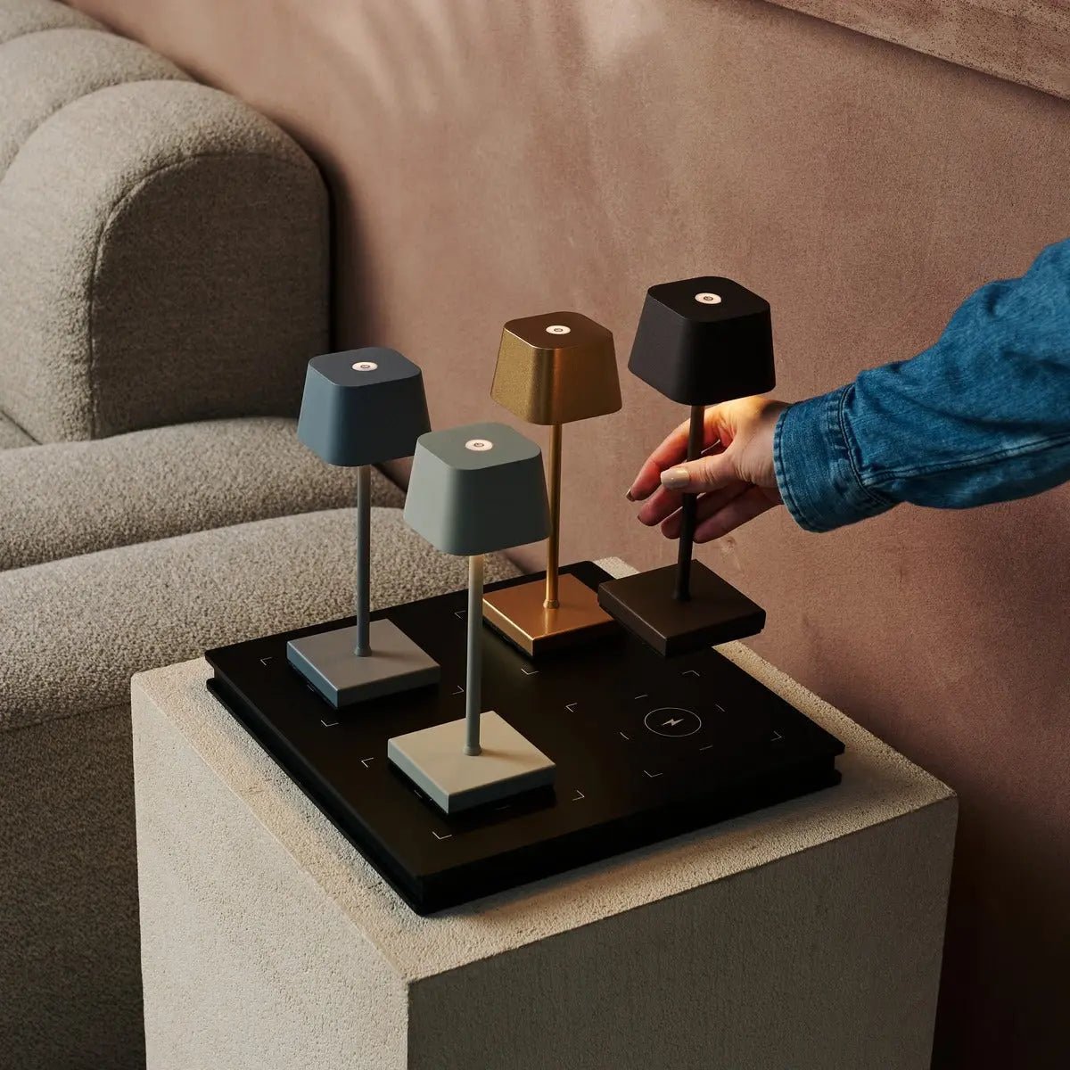 Amstel Station Professional Wireless Charging Station met 4 oplaadhaven-eenvoudig en functioneel met Qi-Technology