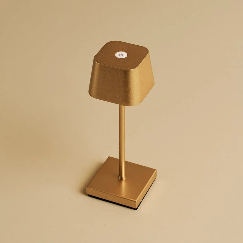 Sarphati Mini Gold draadloze tafellamp perfect voor horeca -industrie - draadloos oplaadbaar via laadstation, dimbare lamp en 3 lichtmodi