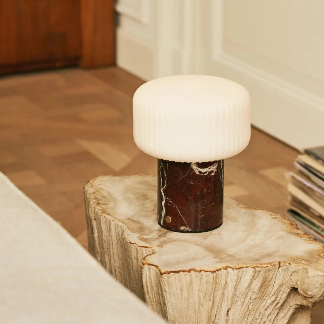 Renoir Red / Rosso Levanto - Marmeren oplaadbare tafellamp - Draadloos, USB -oplaadbaar en tot 100 uur verlichting