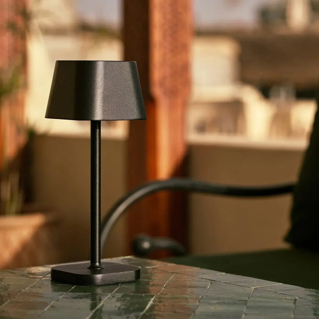 Ava Zwarte Oplaadbare Tafellamp | Slanke draadloze verlichtingsoplossing