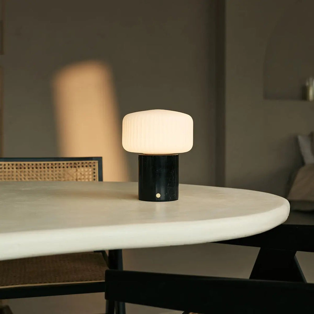 Renoir Black / Nero Marquina - Marmeren oplaadbare tafellamp - draadloos, USB -oplaadbaar en tot 100 uur verlichting