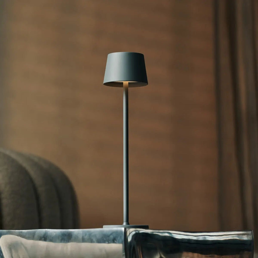 Combi Set Professional – 4 x Vondel Mini Mouse Grey Rechargeable Table Lamps & 1 x Amstel Wireless Charging Station with Q1-Technology