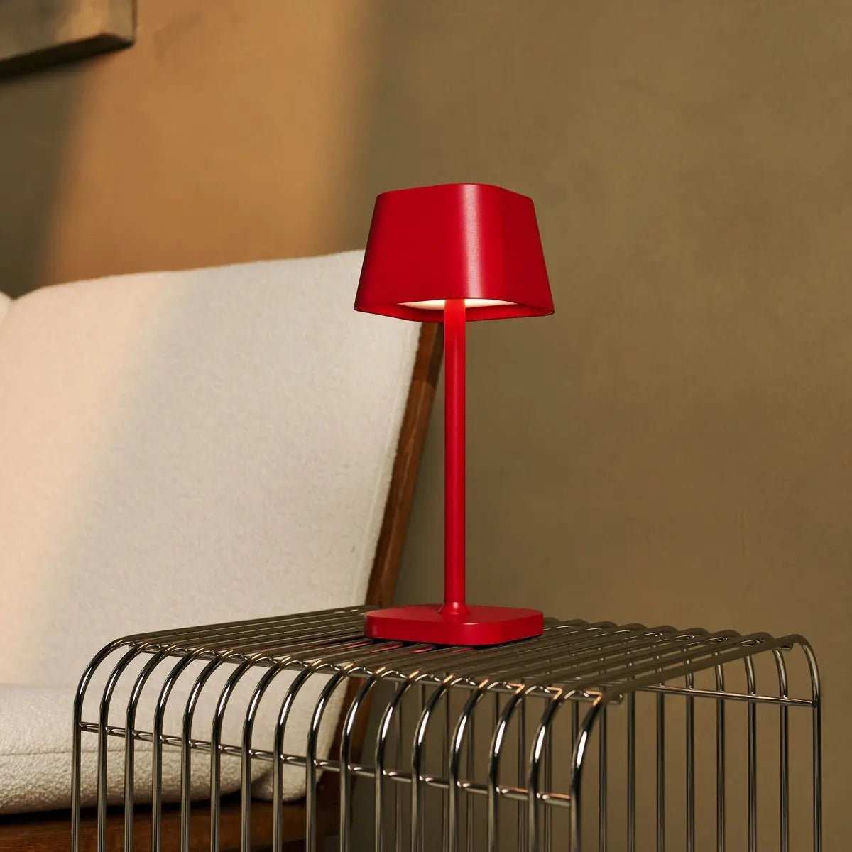 Ava Berry Red oplaadbare tafellamp | Stijlvol, draadloos lamp en dimbaar