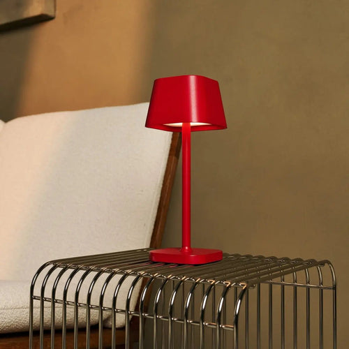 Ava Berry Red oplaadbare tafellamp | Stijlvol, draadloos lamp en dimbaar