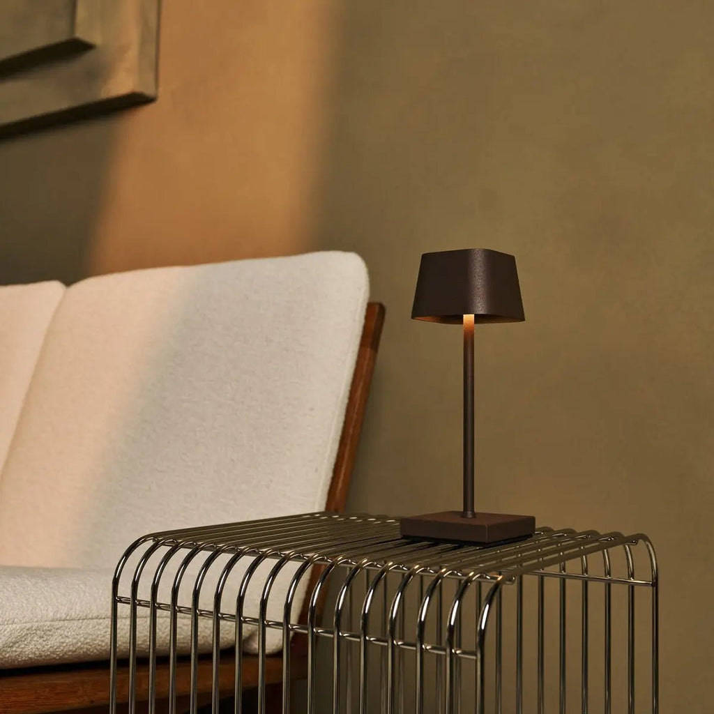 Sarphati Mini Mocha Bruin Draadloze tafellamp - Draadloos oplaadbaar via laadstation, dimbare lamp en 3 lichtmodi