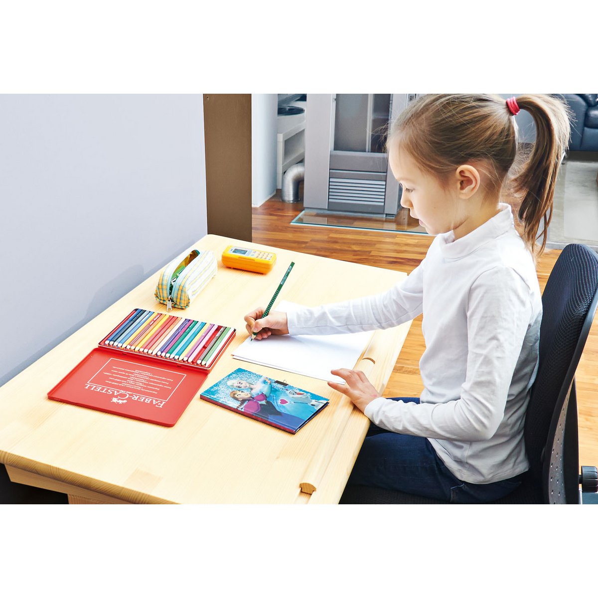 Kinderen bureau "Lena", helder gelakt