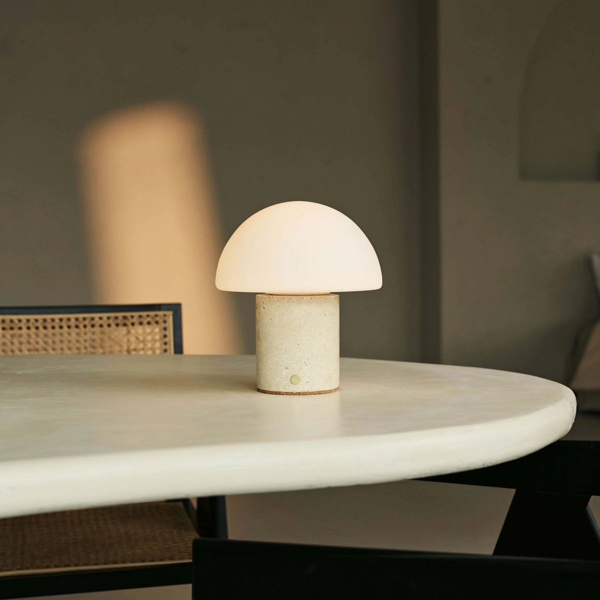 Maris Beige / Travertino Classico - Classic Travertine Oplaadbare tafellamp met 3 lichte kleuren en dimfunctie