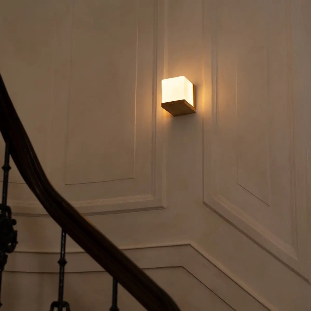 Lizzy lichtbruine vierkant oplaadbare houten wandlamp - draadloze, dimbare en stijlvolle verlichting