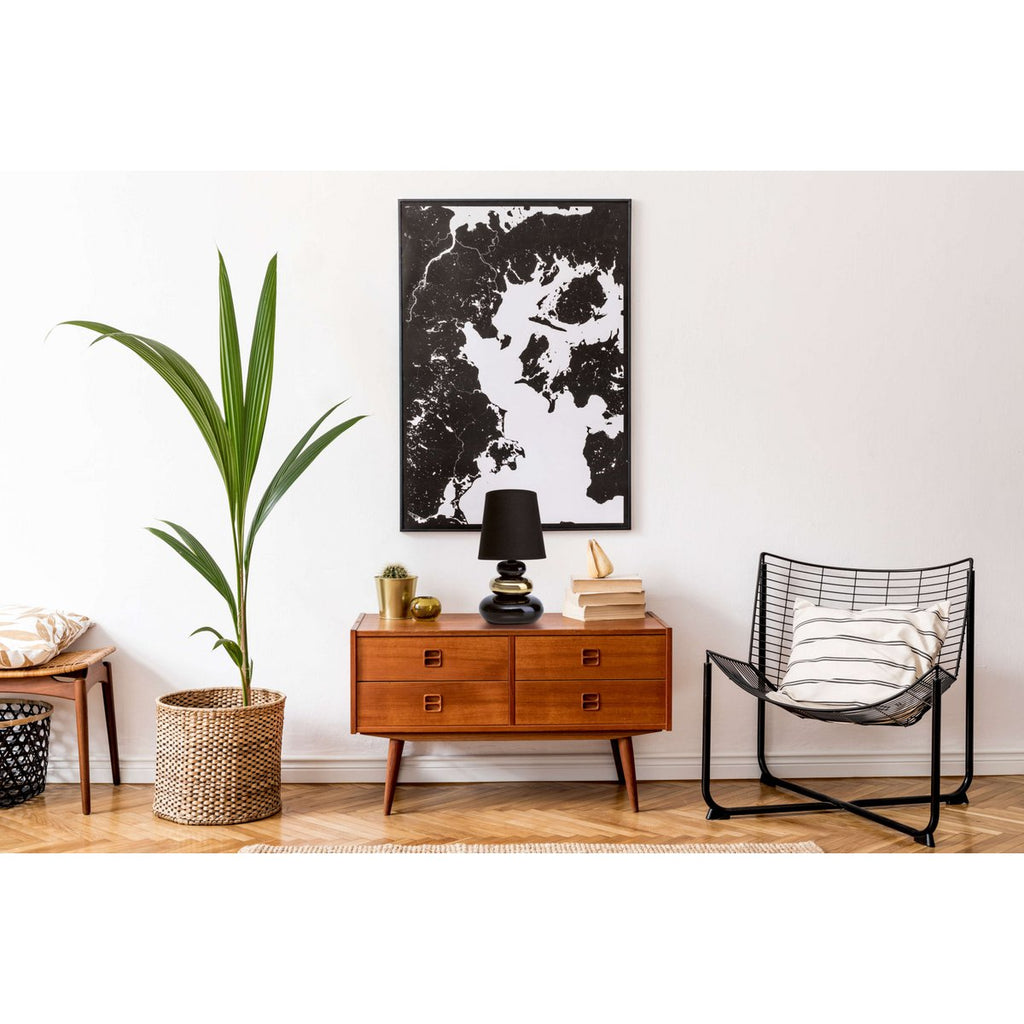 Liv · Houten tafellamp met linnen kap — zwart