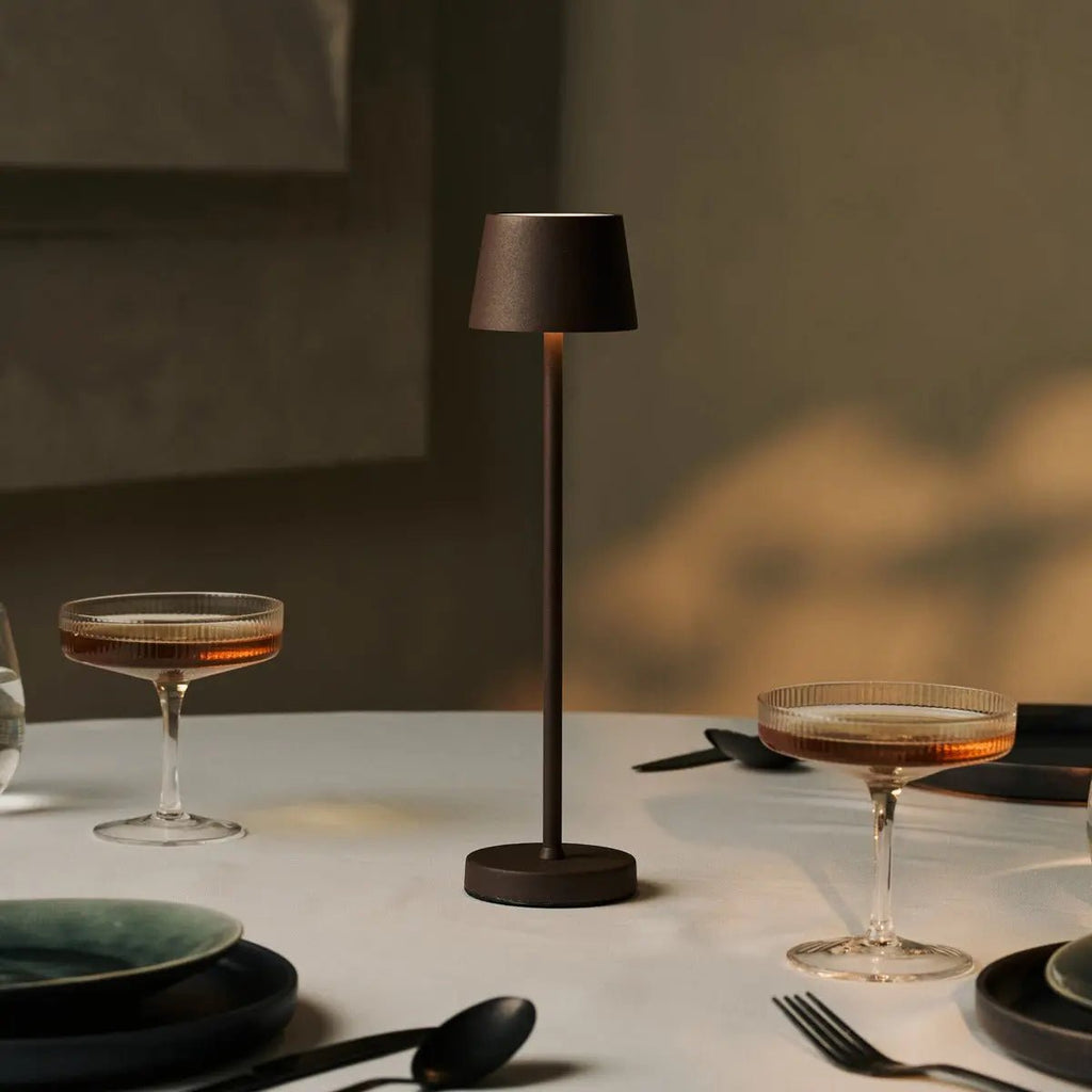 Vondel Mocha Brown oplaadbare en draadloze lamp perfect voor horeca -industrie - draadloos oplaadbaar via laadstation