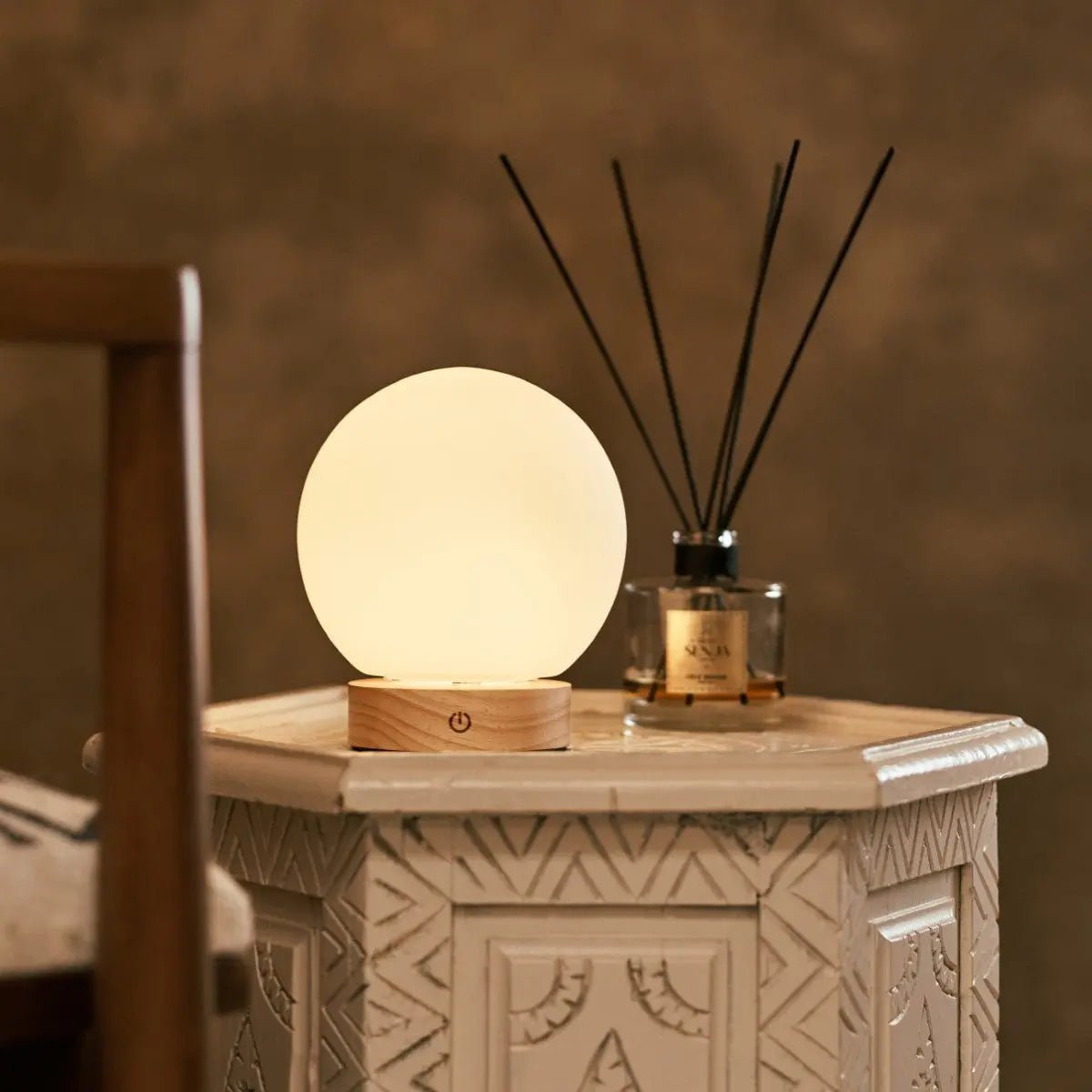 Flore lichtbruine houten lamp met glazen lamp - oplaadbaar en dimbaar draadloos licht