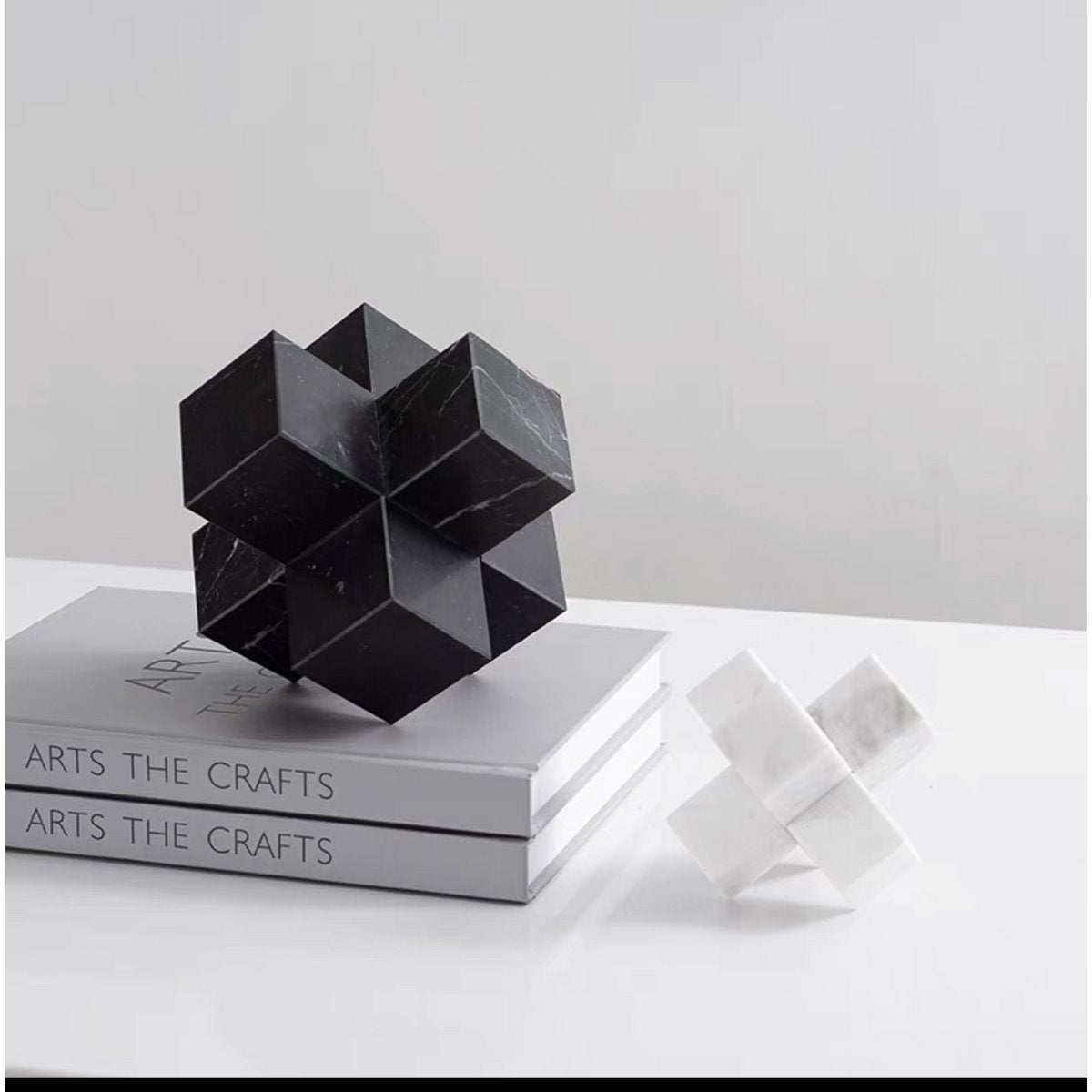 Licht luxe modern eenvoudig marmeren kruis zwart Klein formaat: 9cm*9cm*9cm