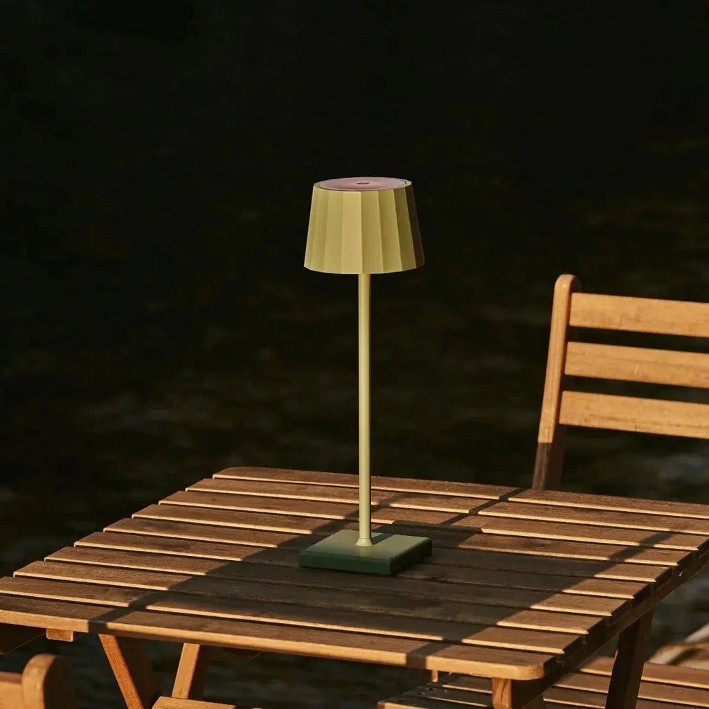 Combi Set Professional-8 x Wouter Saly Green Oplaadbare tafellampen & 1 x Central Station draadloos laadstation met Qi-Technology