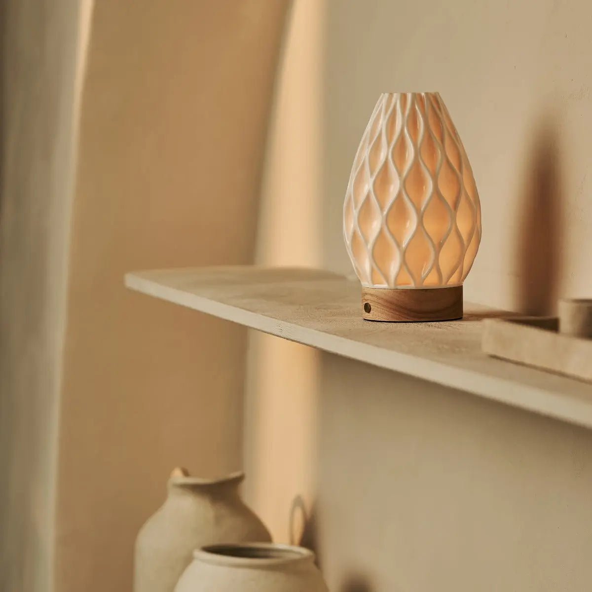 Vela lichtbruine draadloze tafellamp in 3D-geprinte porselein-oplaadbaar, dimbaar en tot 100 uur licht