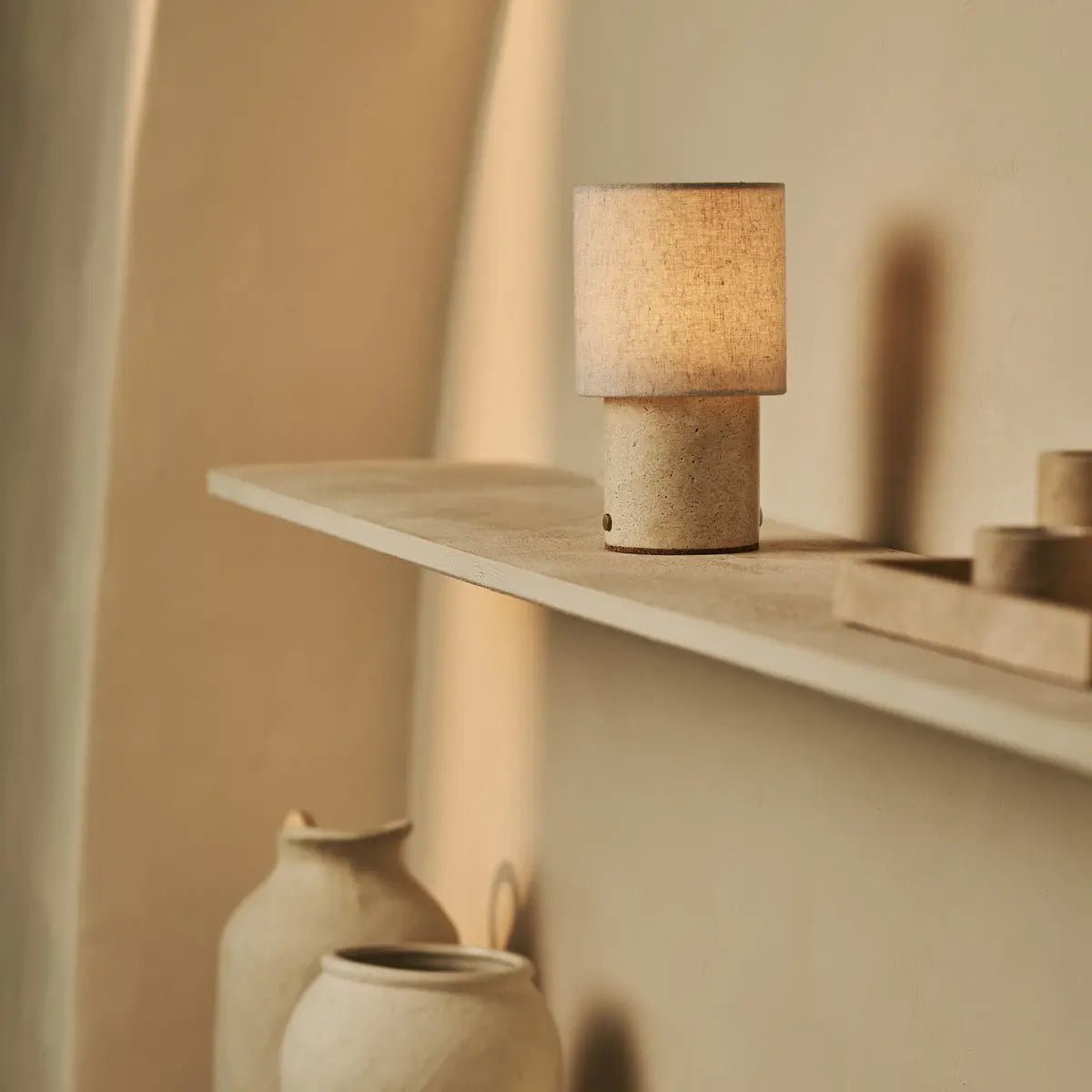 Onoda Beige / Travertino Classico - Travertine oplaadbare tafellamp - met linnen verwisselbare lampenkap en oplaadbaar ontwerp