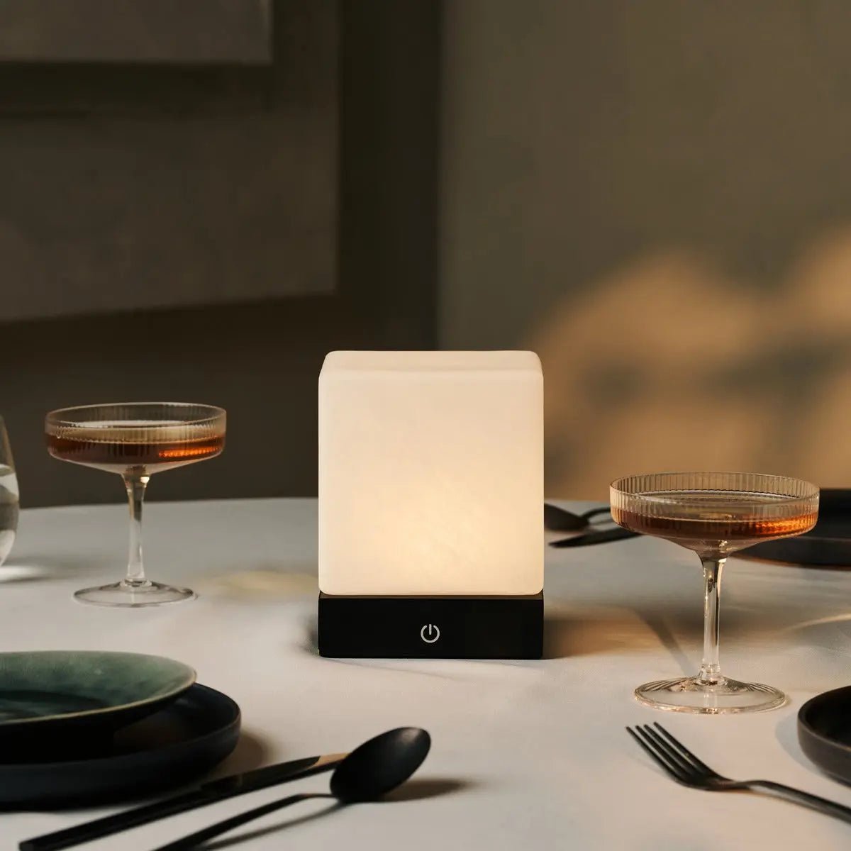 YCE Black Draadloze houten lamp met bevroren glas-oplaadbare, dimbare, 100-uur batterij