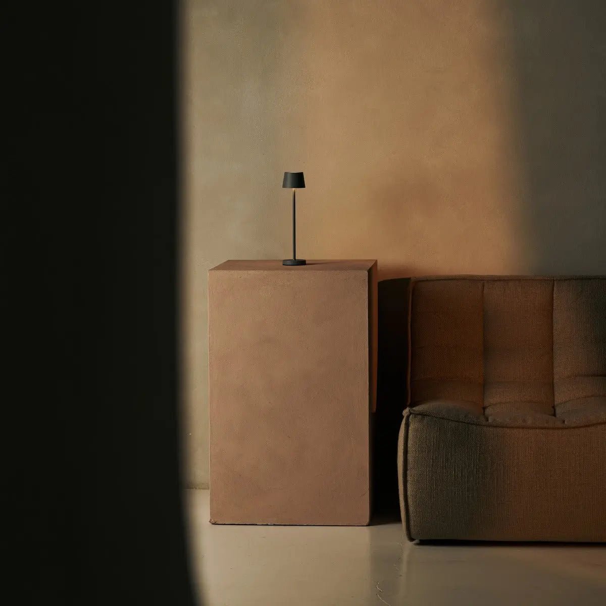 Vondel Mini Mouse Grijs Oplaadbare en draadloze lamp Perfect voor de horeca -industrie - draadloos oplaadbaar via laadstation