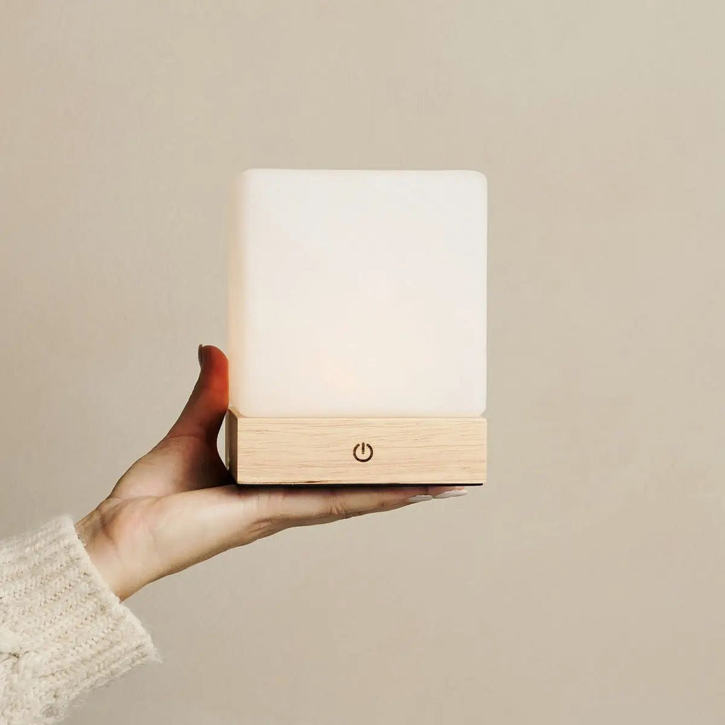 YCE lichtbruine draadloze houten lamp met bevroren glas-oplaadbare, dimbare, 100-uur batterij