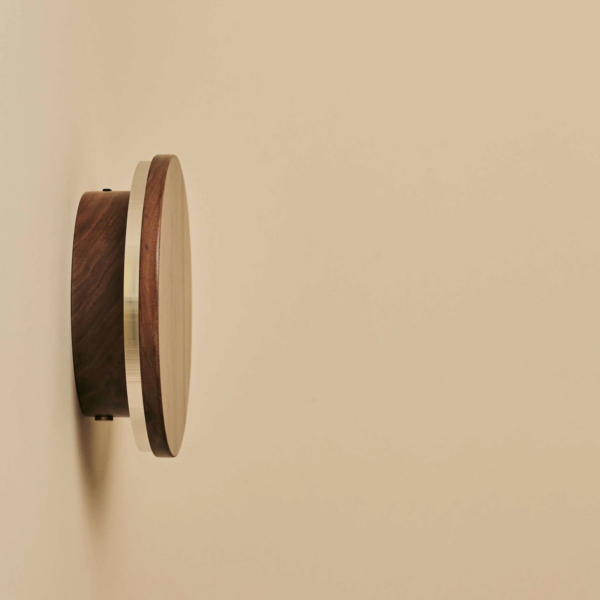 Lou Walnut draadloos wandlicht - oplaadbaar en dimpelbaar met aanraakregeling