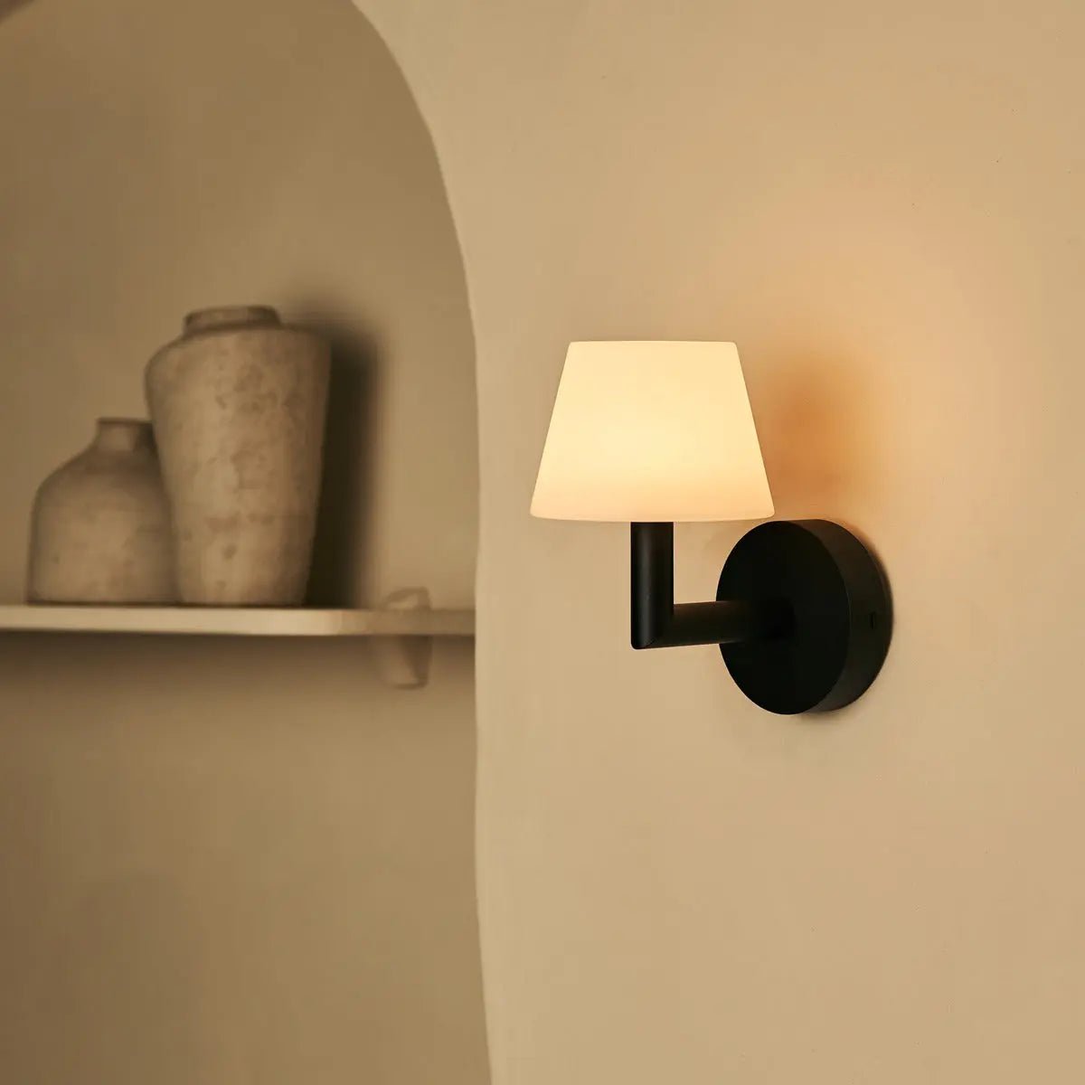 Ted Black houten oplaadbare wandlamp | Draadloze en dimbare verlichting