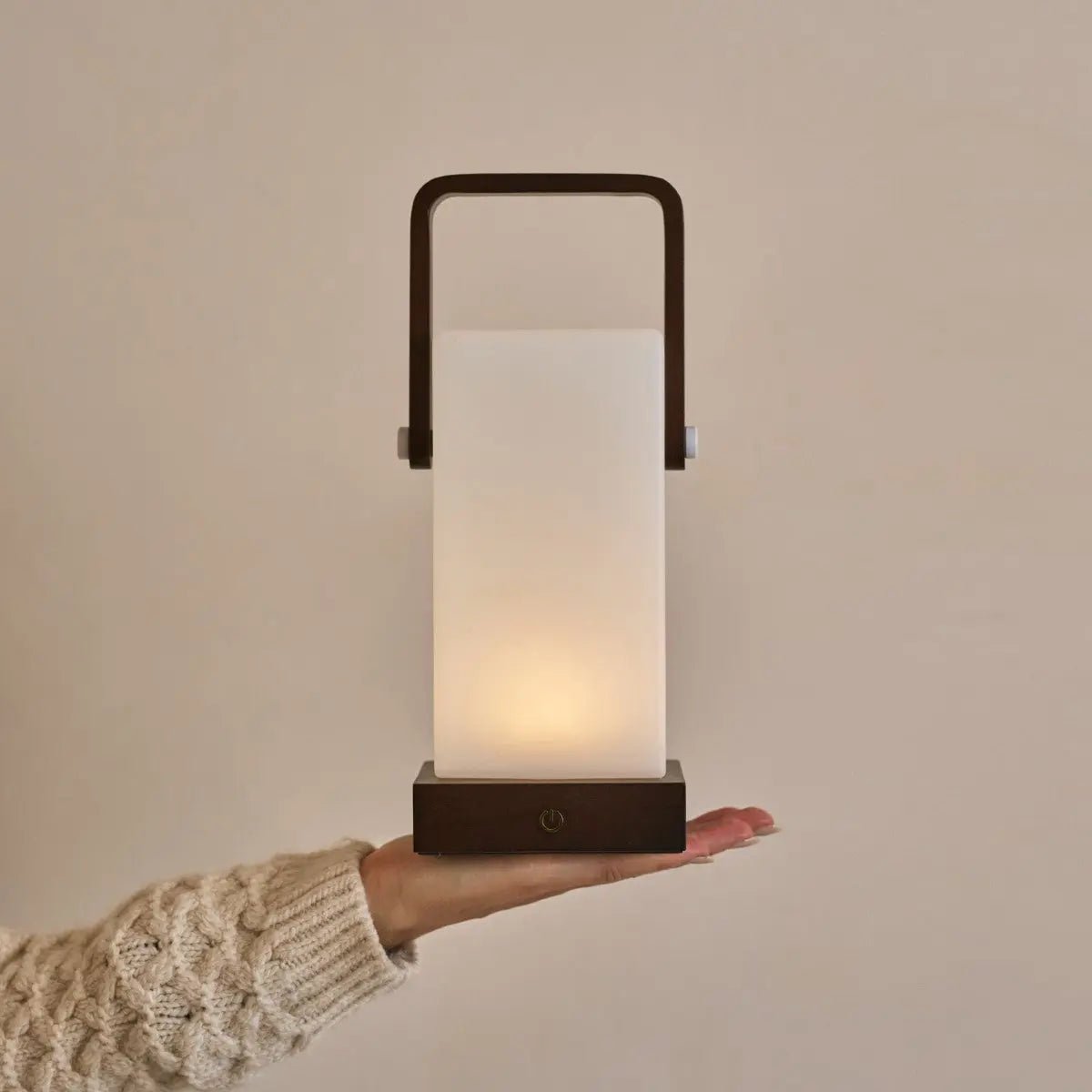 Harper Donkerbruine Houten Lamp – Snoerloze Oplaadbare Tafellamp met Handvat