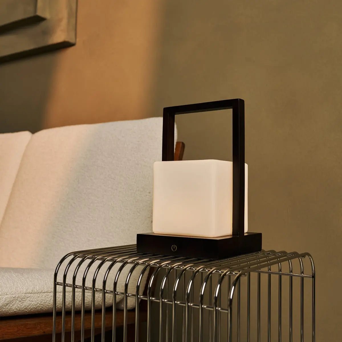 Noah donkerbruine houten oplaadbare tafellamp met glas en houten handgreep