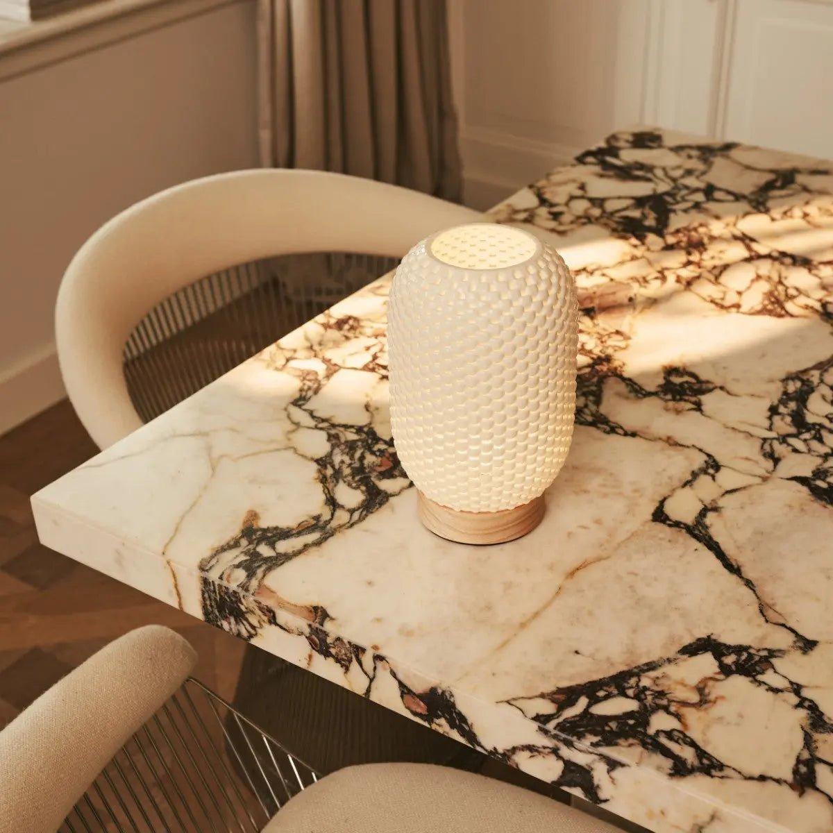 Aurora lichtbruine draadloze tafellamp in 3D-geprinte porselein-oplaadbaar, dimbaar en tot 100 uur licht