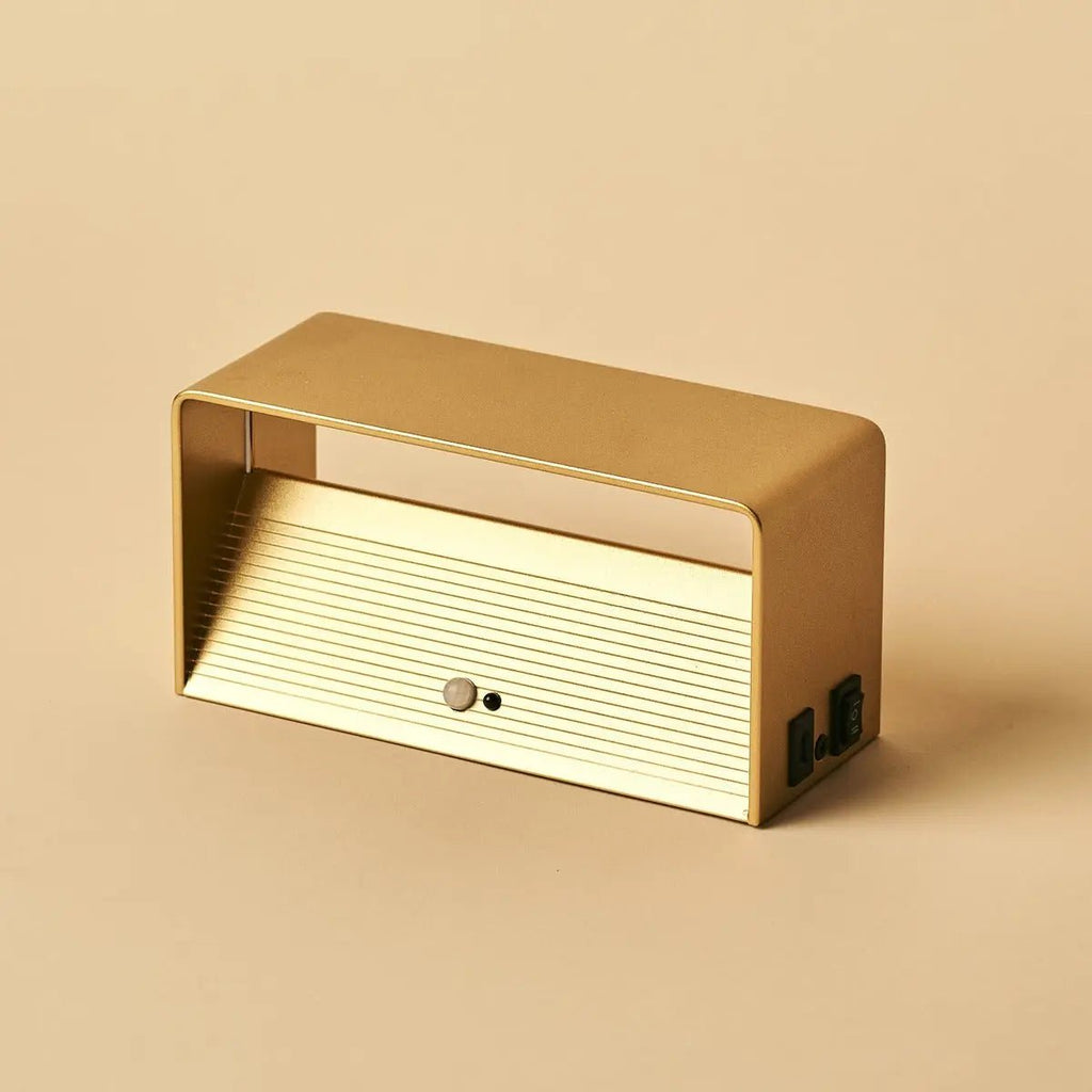 Tessa gouden draadloze wandlamp inclusief afstandsbediening, 20 lichtmodi, dimable, magnetisch suspensiesysteem en met bewegingssensor