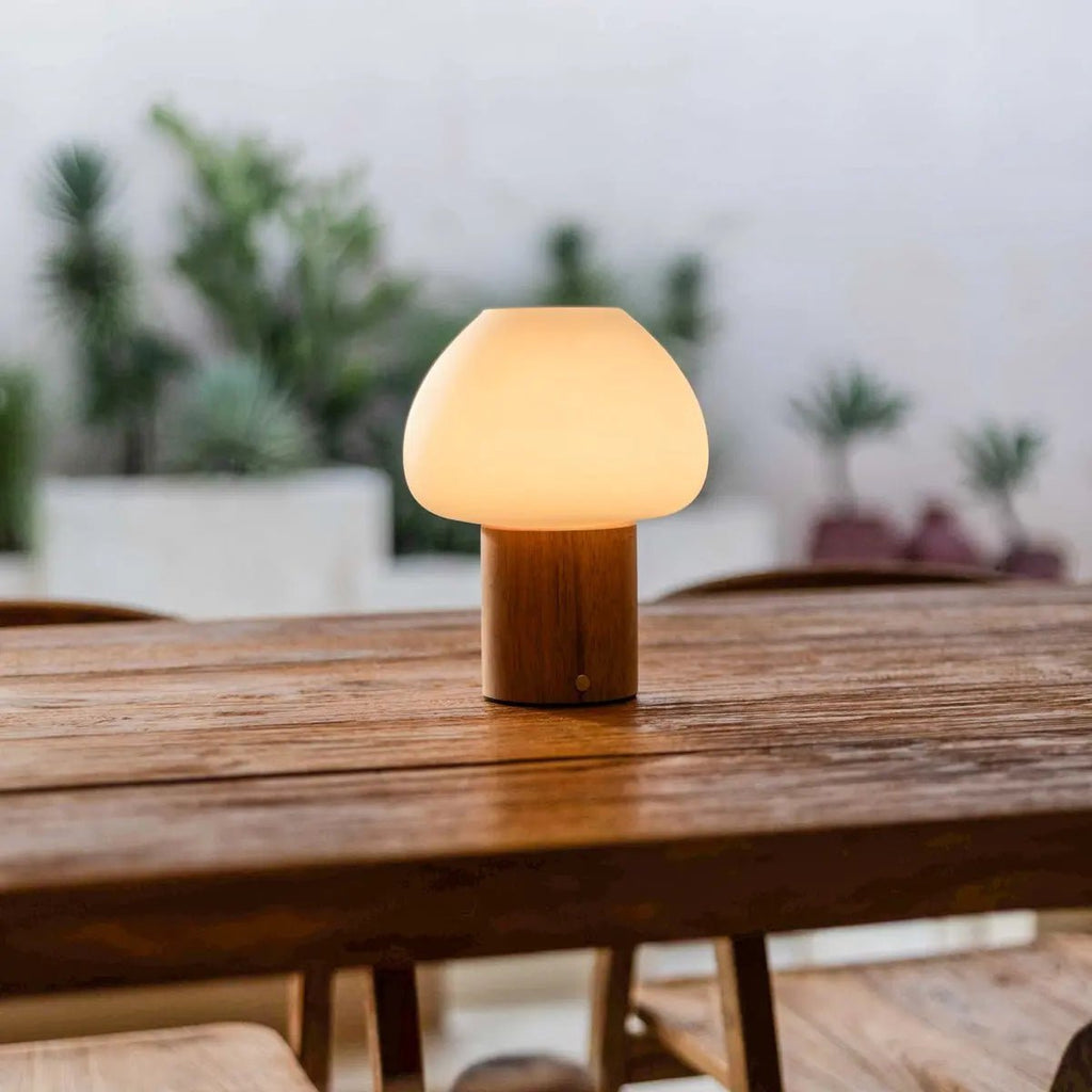 Fynn Lichtbruine houten lamp – Oplaadbaar, dimbaar en stijlvol