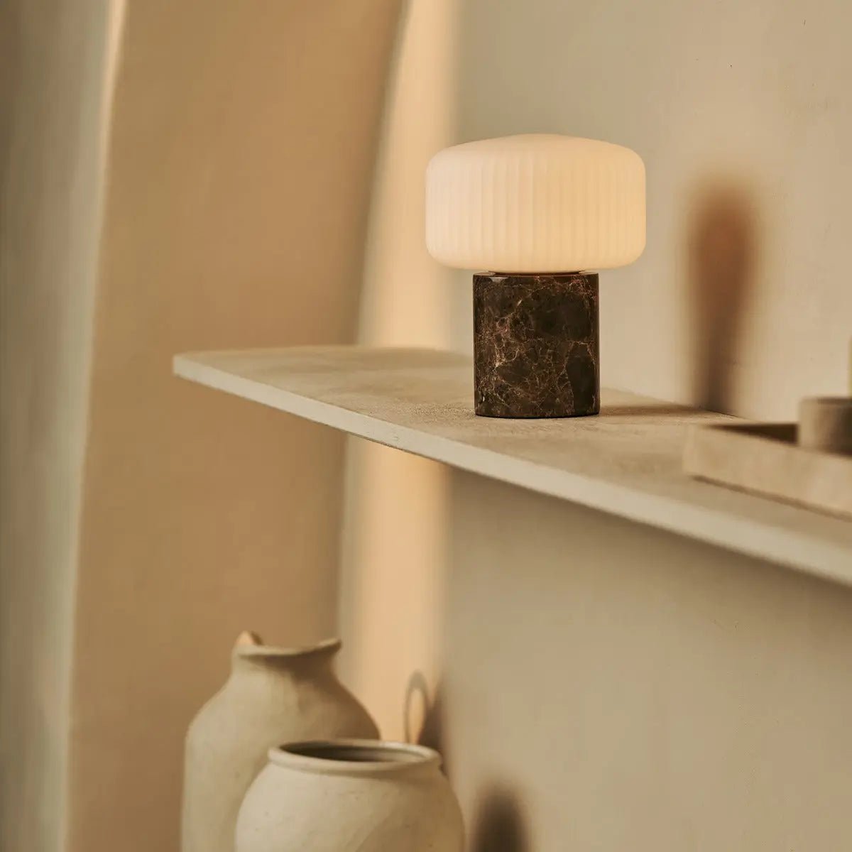 Renoir Brown / Emperador Dark - Marmeren oplaadbare tafellamp - Draadloos, USB -oplaadbaar en tot 100 uur verlichting