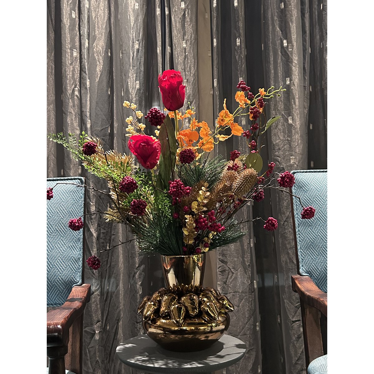 Hand Made Golden Strawberry size:22*23 Hoog