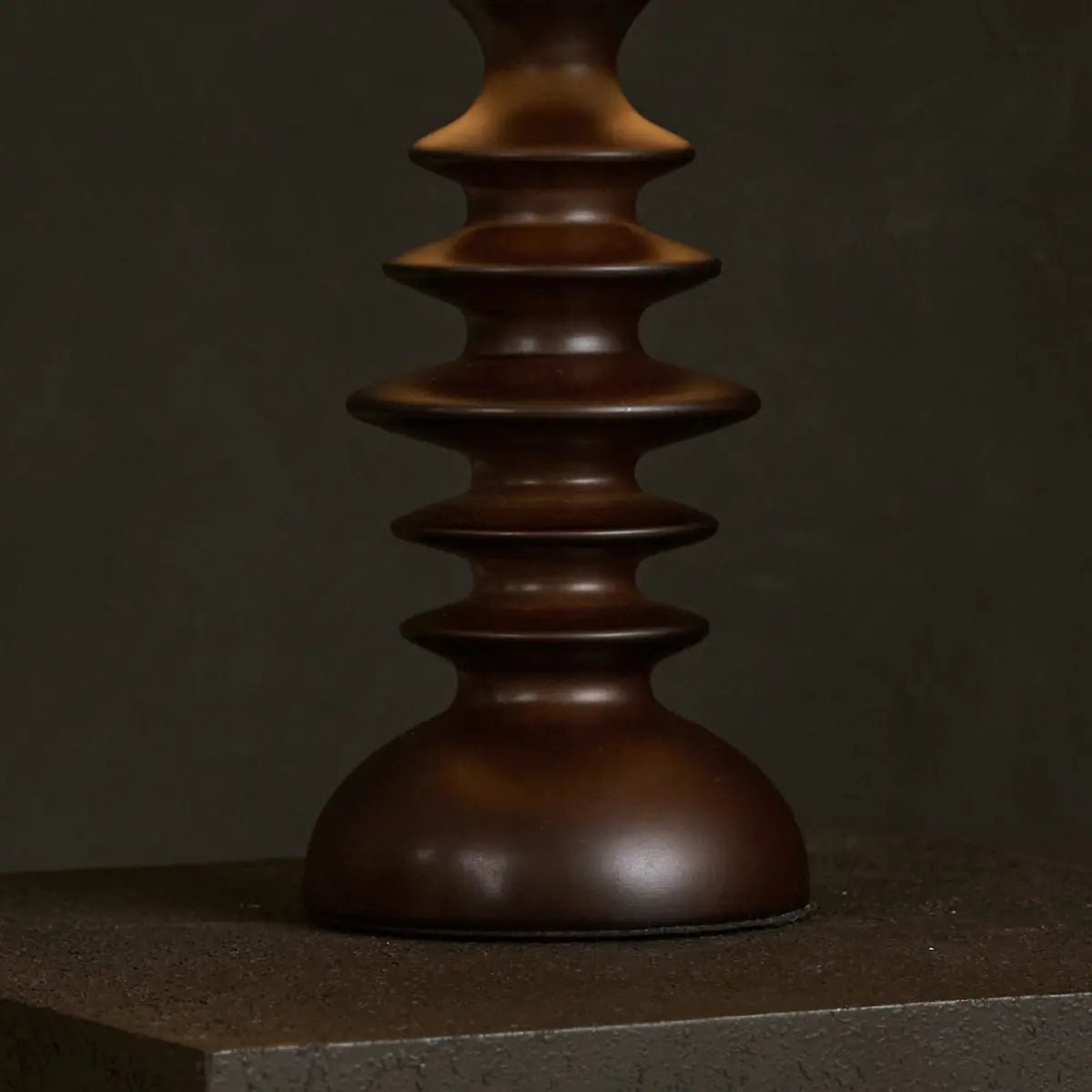 Bodhi donkerbruine houten lamp met beige lampenkap – elegante verlichting voor elke kamer