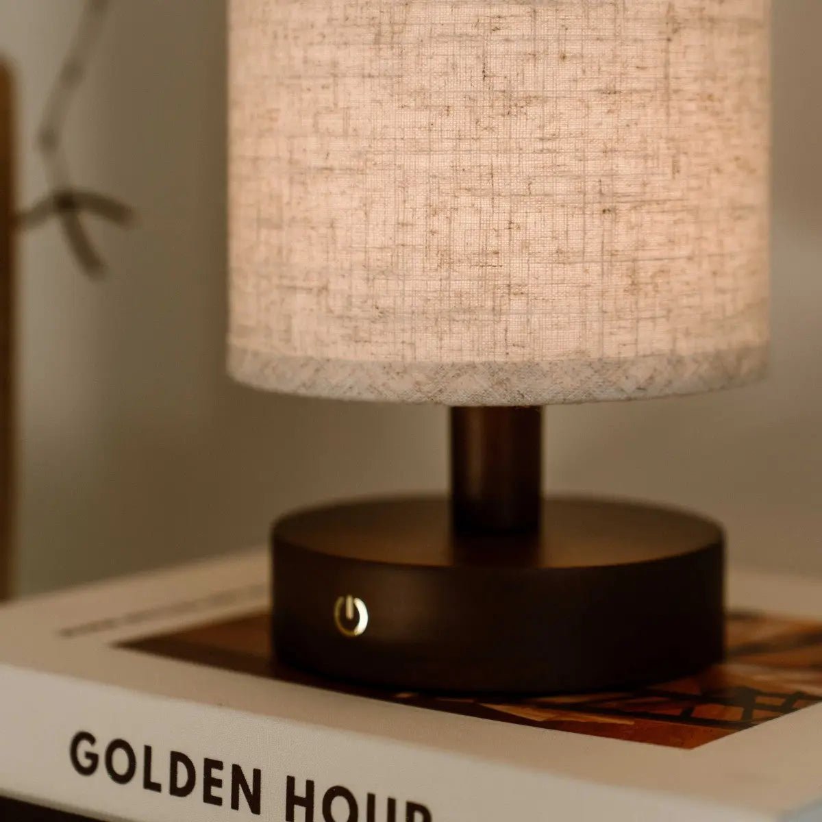 Ben donkerbruine houten tafellamp-oplaadbaar, dimbaar, USB-C aangedreven