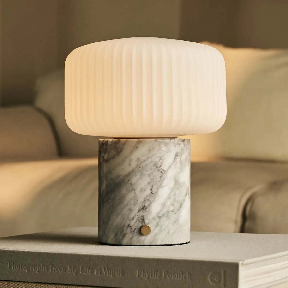 Renoir Wit / Bianco Statuarietto - Marmeren oplaadbare tafellamp - draadloos, USB oplaadbaar en tot 100 uur verlichting