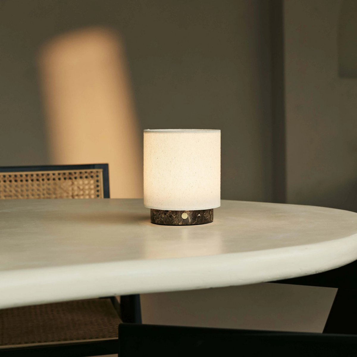 Mauve Cream & Brown / Emperador Dark - Marmeren oplaadbare tafellamp - 3 lichte modi, draadloos & & met linnen verwisselbare lampenkap